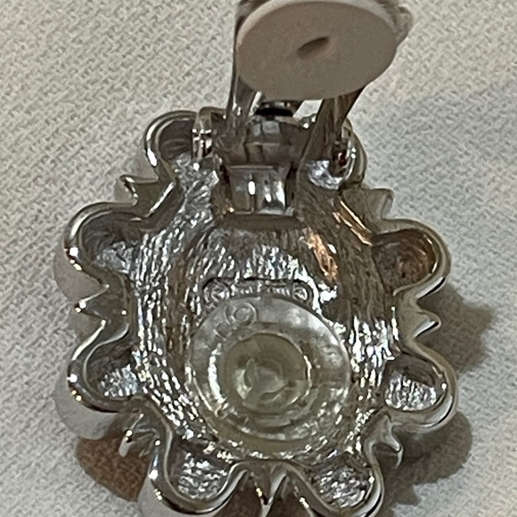 Christian Dior Germany SINGLE Silvertone Clip Earring - Picture 5 of 7